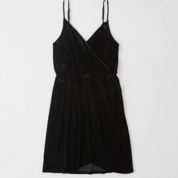 BRAND NEW!! Abercrombie & Fitch Velvet Wrap Dress - Picture 3 of 5